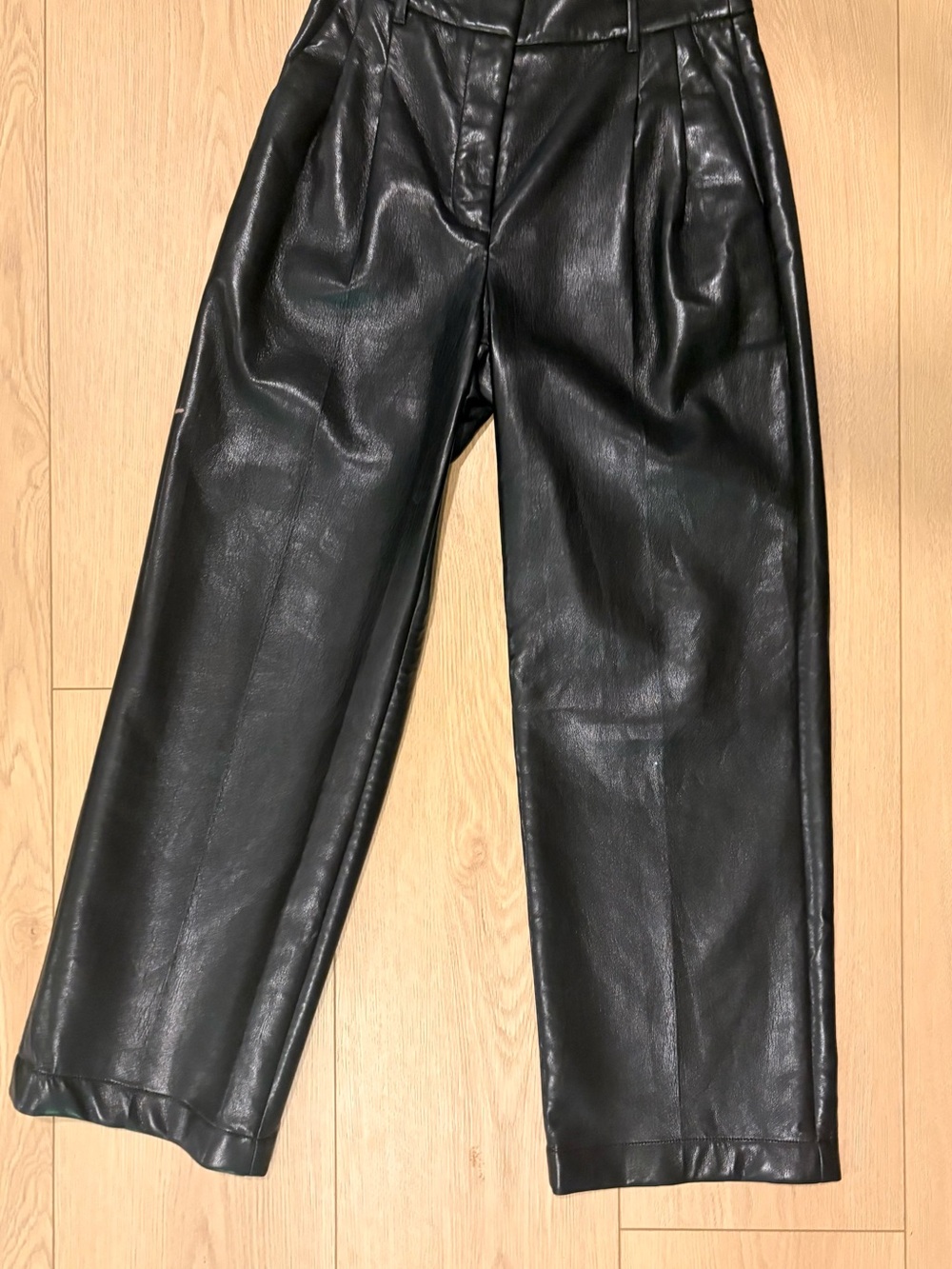 Wilfred Aritiza Black Faux Leather Pleated Women’s Trousers
